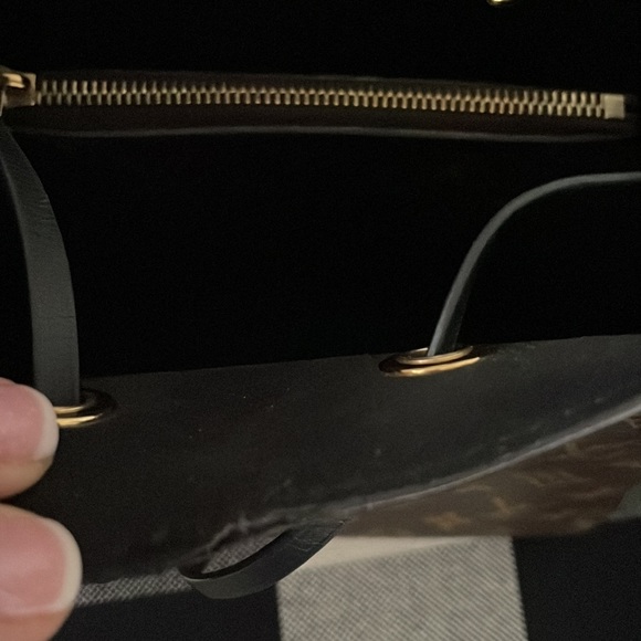 Louis Vuitton NEONOE Monogram Black Handbag - Picture 8 of 12